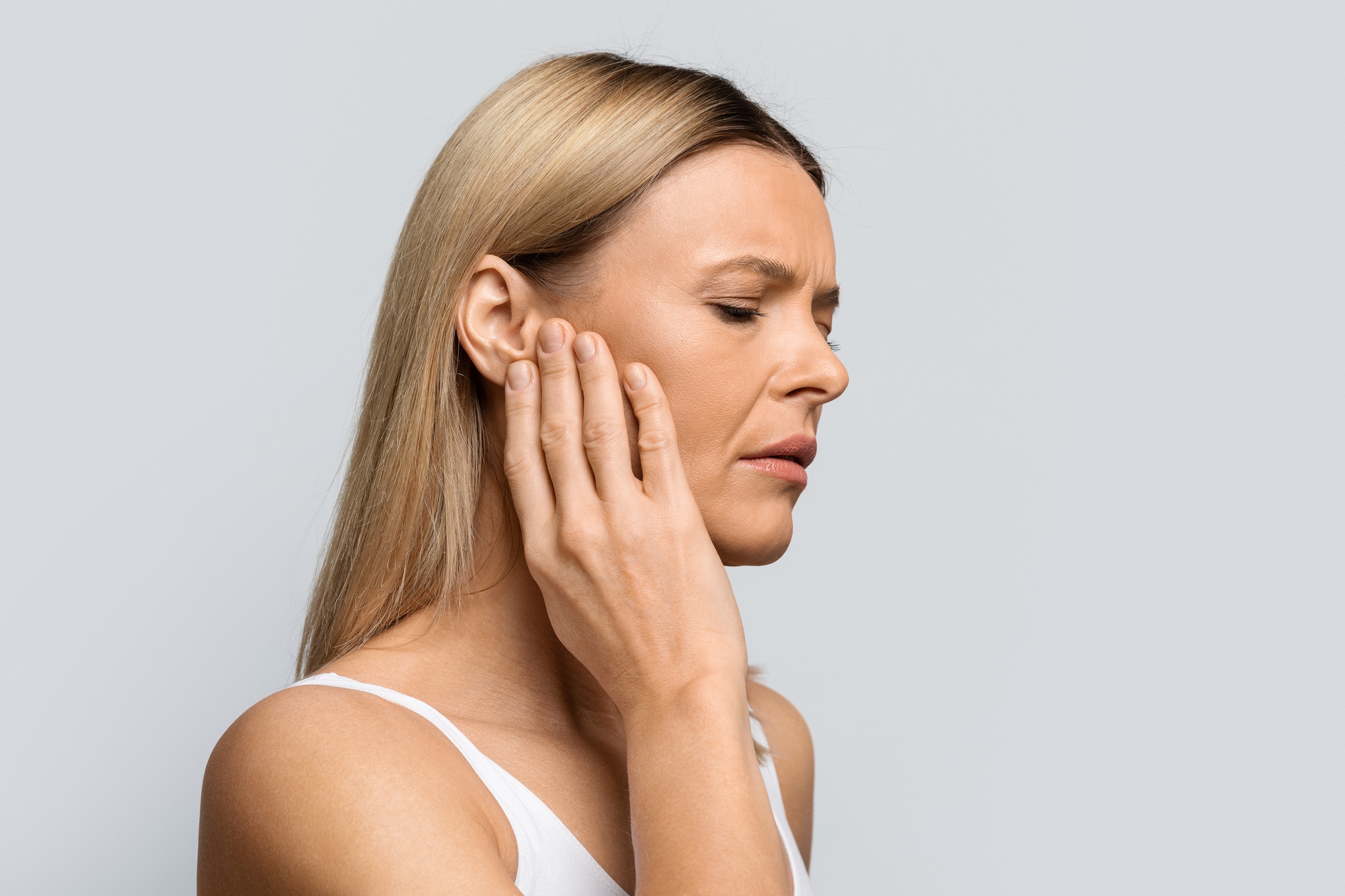 Tinnitus høreapparater: effektiv lindring gennem lydterapi - Illustration