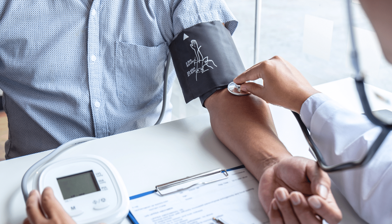 Forhøjet blodtryk kan føre til høretab: en overset forbindelse - Illustration